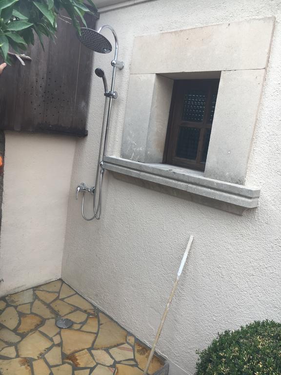 Apartment Stadthaus Mitten Im Künstlerviertel Von Mit Zwei *